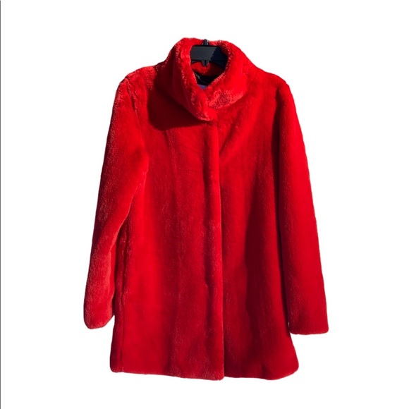 Last Calvin Klein Luxury Red Faux Fur Coat - Picture 9 of 11